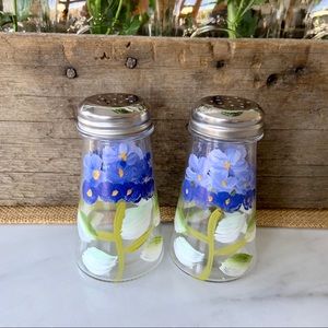Hydrangea Salt & Pepper Shakers•NWOT+ HAND-PAINTED•Shades of Blue, Green & White